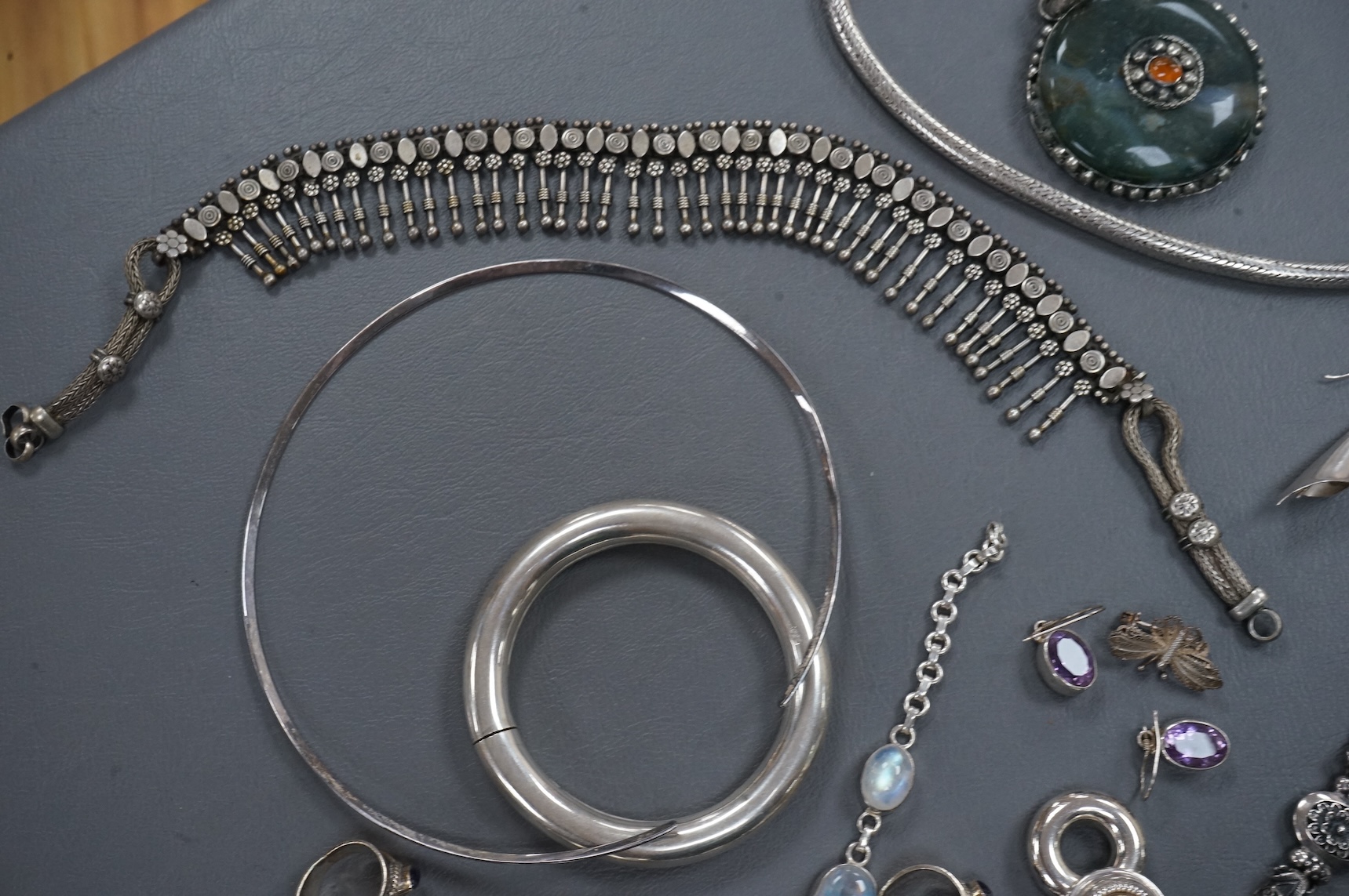 A quantity of assorted modern, silver, 925 and white metal jewellery, together with Butler & Wilson costume jewellery.